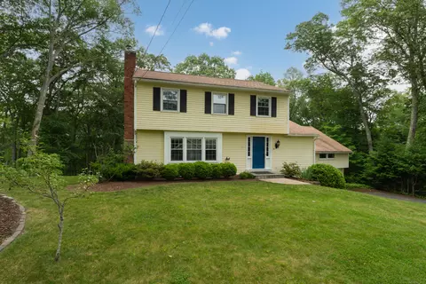 19 W Hills Rd, Ivoryton, CT 06442