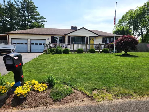 104 Old Stagecoach Rd, Meriden, CT 06450