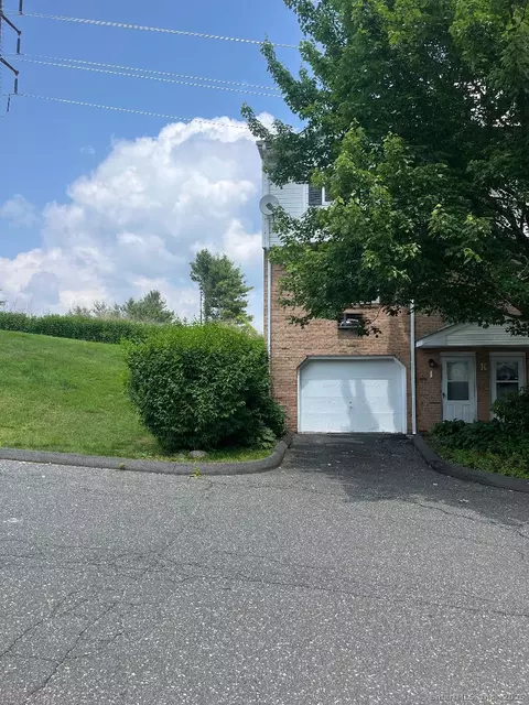 24 Blueridge Dr #K-1, Waterbury, CT 06704