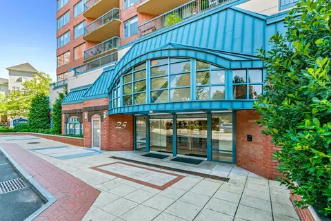 25 Forest St #8D, Stamford, CT 06901