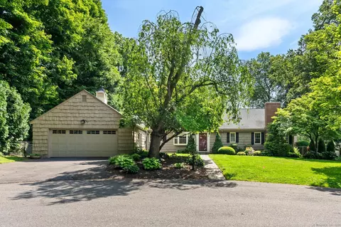 20 Flagstad Rd, West Hartford, CT 06107