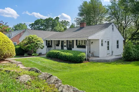 29 Fairwood Farms Dr, West Hartford, CT 06107