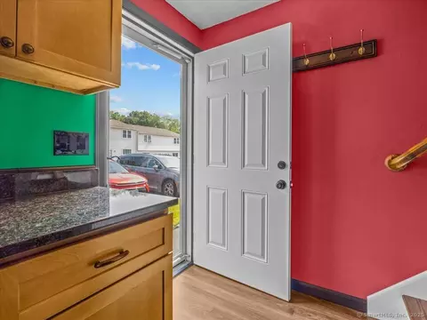 1081 New Haven Rd #12F, Naugatuck, CT 06770