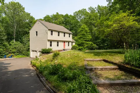 69 Huckleberry Ct, Guilford, CT 06437