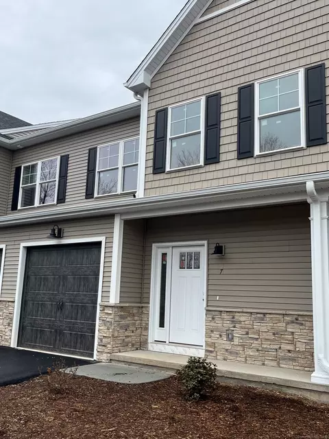 7 Chatsworth Ct, Manchester, CT 06042