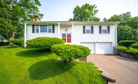 895 W Woods Rd, Hamden, CT 06518