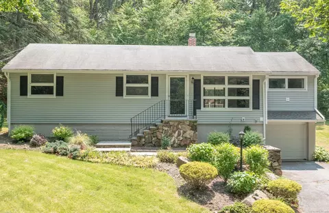 46 Columbine Dr, Trumbull, CT 06611