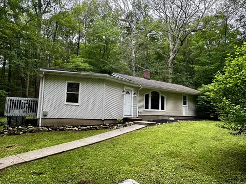 50 De Fashion St # R, Plantsville, CT 06479