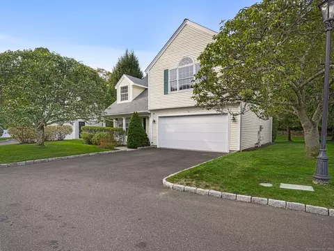 28 Village Ct #28, Wilton, CT 06897