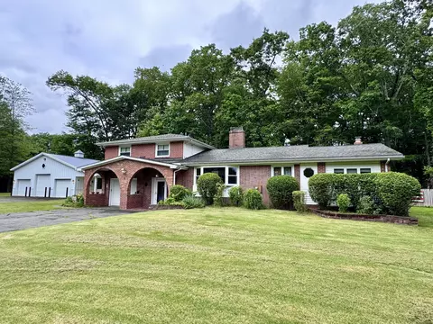 2 Columbo Ter, Windsor Locks, CT 06096