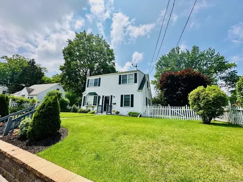 19 Nassau Cir, East Hartford, CT 06118