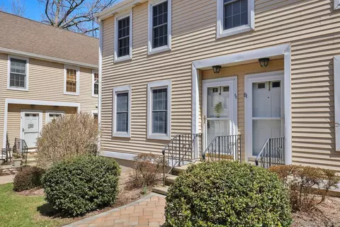 54 Rope Ferry Rd #D80, Waterford, CT 06385