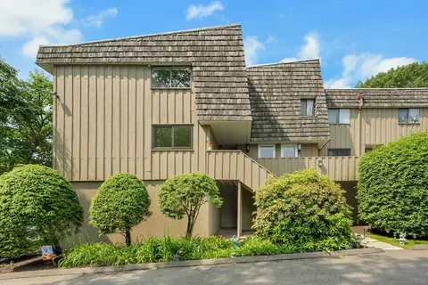 20 Ledgebrook Dr #20, Norwalk, CT 06854