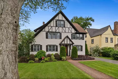137 Ballard Dr, West Hartford, CT 06119