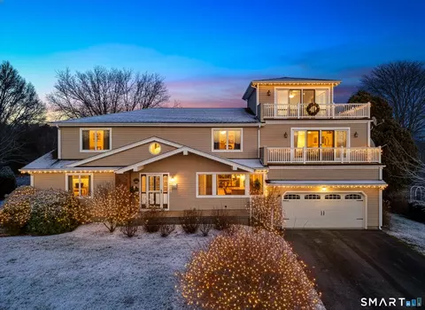 224 Neptune Dr, Groton, CT 06340