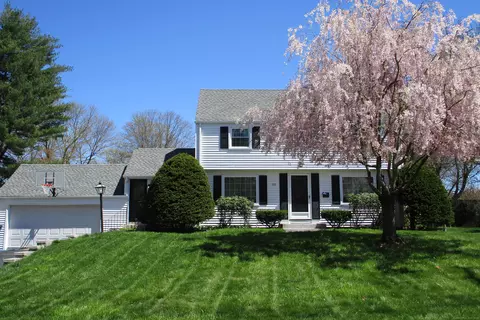 110 Richmond Ln, West Hartford, CT 06117