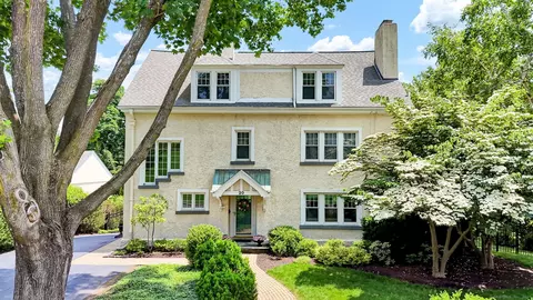 20 Arnoldale Rd, West Hartford, CT 06119