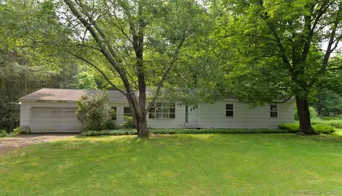 62 Meadowbrook Rd, Southbury, CT 06488