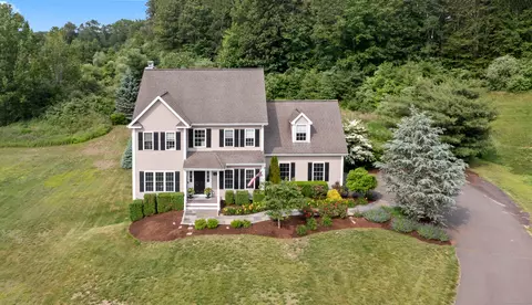11 Quarry Ridge Rd, Sandy Hook, CT 06482