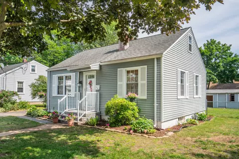 159 Cambridge Dr, East Hartford, CT 06118