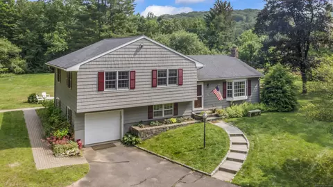 128 Walnut Tree Hill Rd, Sandy Hook, CT 06482