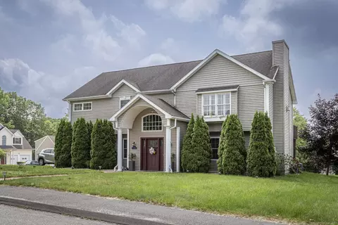 9 Iagrossi Dr, Waterbury, CT 06705