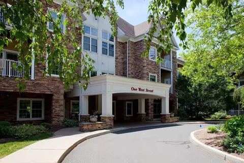 1 West St #205, Simsbury, CT 06070