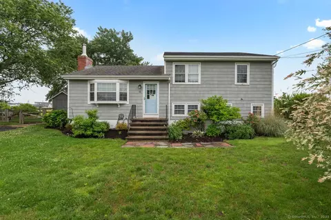 52 Seaside Ave, Guilford, CT 06437