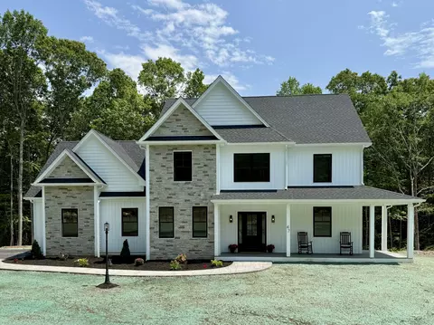 47 Greenwich Pl, Colchester, CT 06415