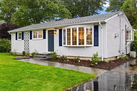 8 Edwards Rd, Old Saybrook, CT 06475