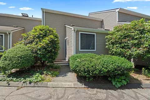 37 Hewitt Rd #B2, Mystic, CT 06355