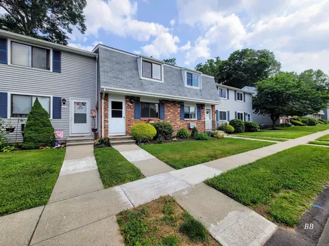 40 Heritage Woods Woods #40, Wallingford, CT 06492