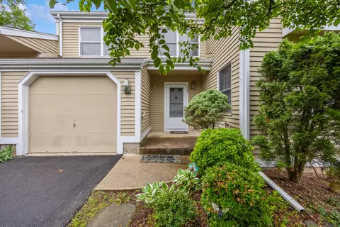 543 S Farms Ter #543, Southington, CT 06489