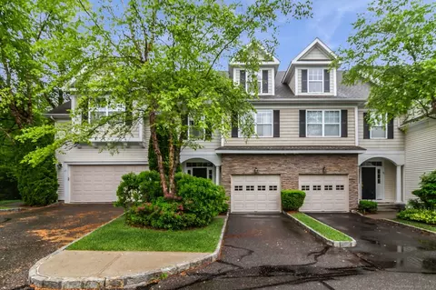 24 Crestview Ln #24, Danbury, CT 06810