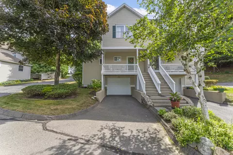 5 Copper Creek Cir #5, Newtown, CT 06470