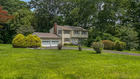 45 Arapaho Rd, Brookfield, CT 06804