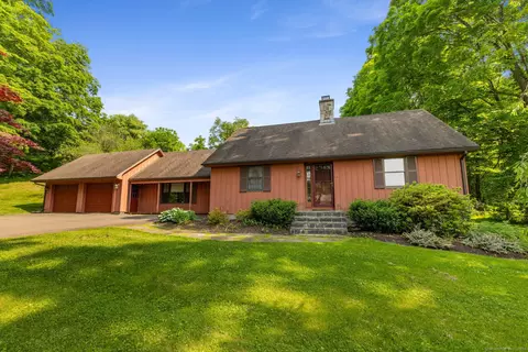 389 Chamberlain Rd, Middletown, CT 06457