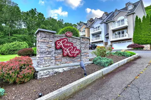 665 River Rd #2, Shelton, CT 06484