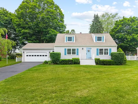 7 Buell Ct, Clinton, CT 06413