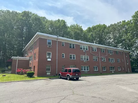 306 Pine Rock Ave #D8, Hamden, CT 06514