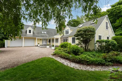8 Norton Ave, Guilford, CT 06437