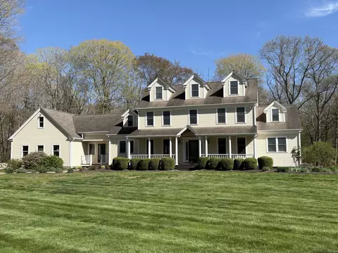 38 Fenner Ln, Stonington, CT 06378