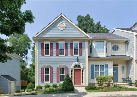 401 Cambridge Cmns #401, Middletown, CT 06457
