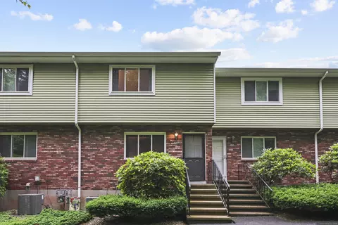 689 Churchill Dr #689, Newington, CT 06111