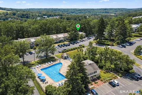127 Woodland Dr #127, Cromwell, CT 06416