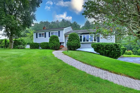 20 Celestial Ln, Wallingford, CT 06492