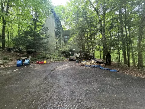 140 Seymour Rd, Woodbridge, CT 06525
