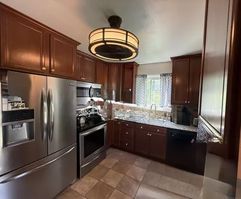 6 Rose Ln #6-53, Danbury, CT 06811