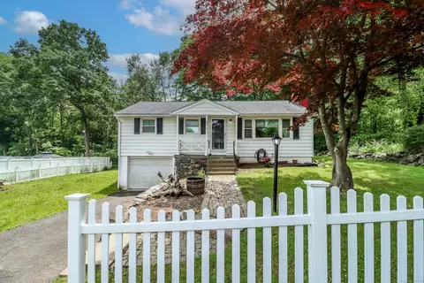 14 Maple Ridge Rd, Danbury, CT 06811