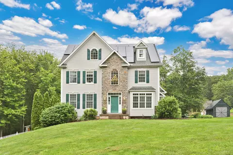 700 Thrall Ave, Suffield, CT 06078